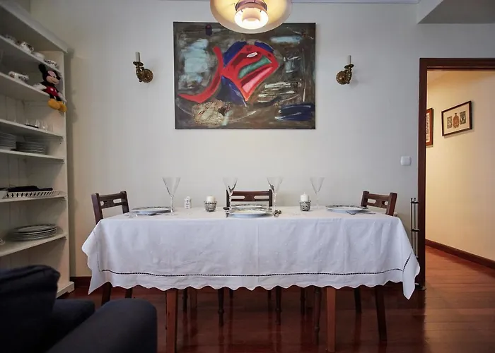 Nana In Parking En El Edificio ビルバオ