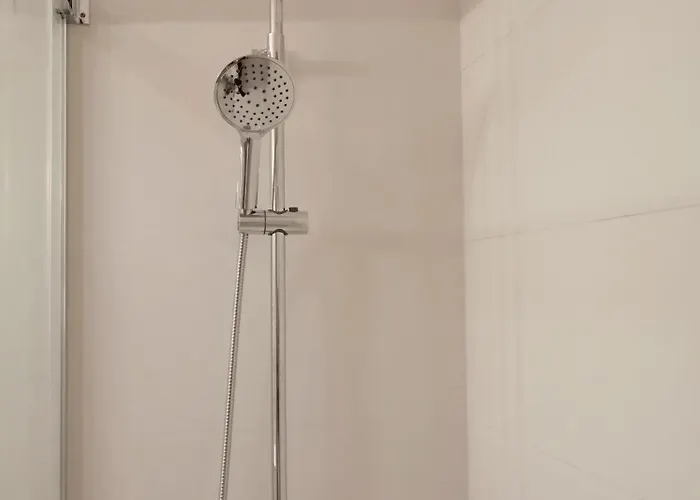 Nana In Parking En El Edificio