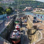 Nana In Parking En El Edificio Apartmán Bilbao