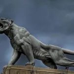 Nana In Parking En El Edificio *