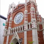 Nana In Parking En El Edificio Bilbao