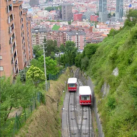 Nana In Párking En El Edificio * Bilbao