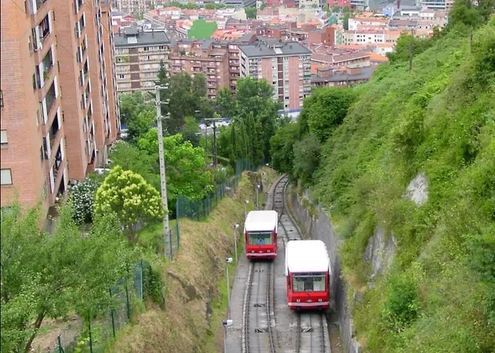 Nana In Párking En El Edificio * Bilbao