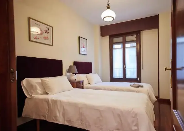 Nana In Párking En El Edificio