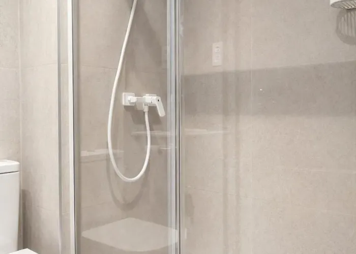 Nana In Párking En El Edificio *