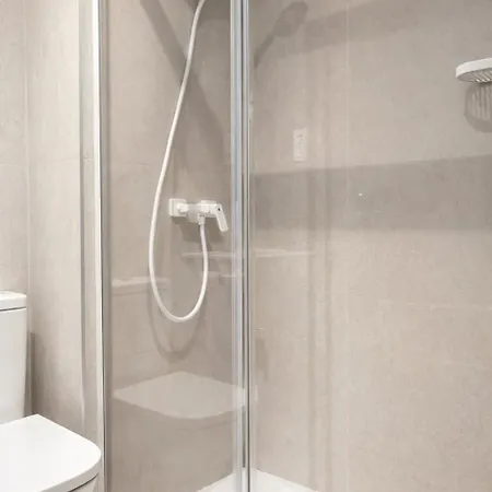 Nana In Parking En El Edificio *