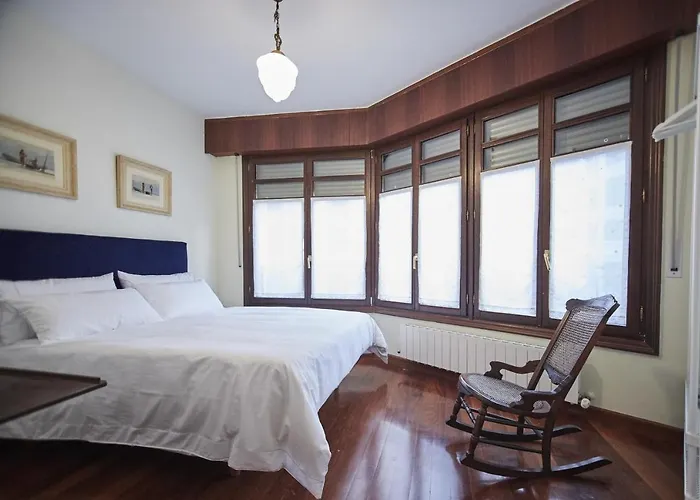 Nana In Parking En El Edificio Апартаменты Бильбао