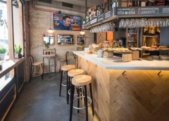 Nana In Parking En El Edificio Апартаменты