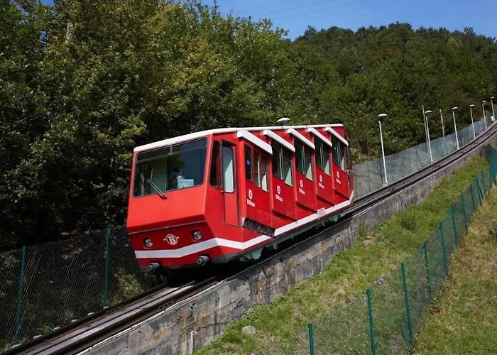Nana In Parking En El Edificio Апартаменты *